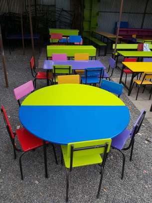Semi circle shaped worktables for school image 1