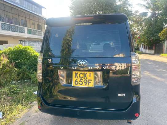 Toyota voxy KCK image 6