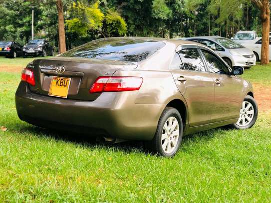 Quick sale well maintained Toyota camry image 3
