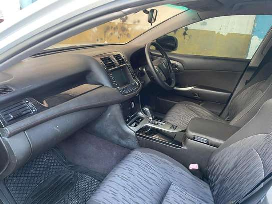 Toyota crown athlete image 3