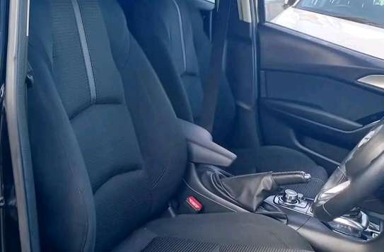 Mazda axela hatchback petrol ⛽️ image 6