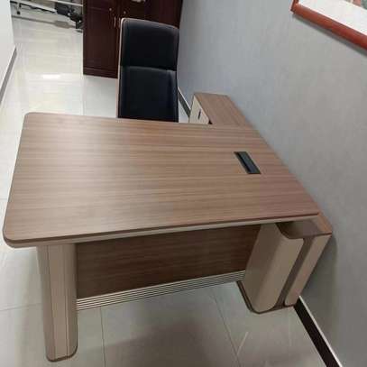 Office Desk: 1.4m Polished Executive Desk With File Drawers image 3