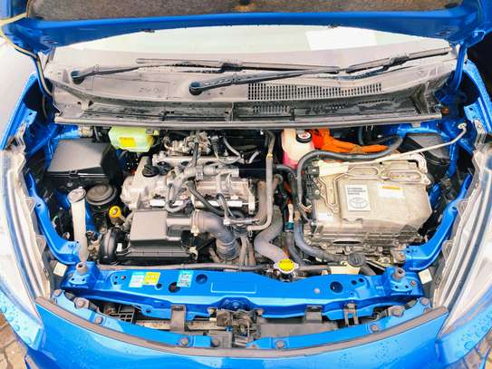 Toyota Sienta 2017 hybrid blue 2018 2wd image 4