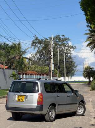 Toyota succeed image 5