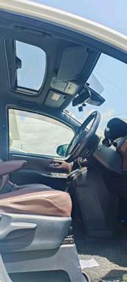 Toyota Esquire sunroof 2018 white image 5