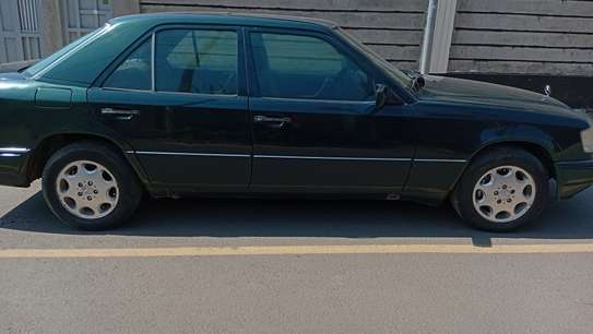 Mercedes Benz E-Class E220 Used image 8