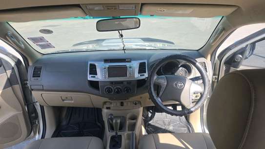 TOYOTA HILUX DOUBLE CABIN 2015MODEL DIESEL image 4