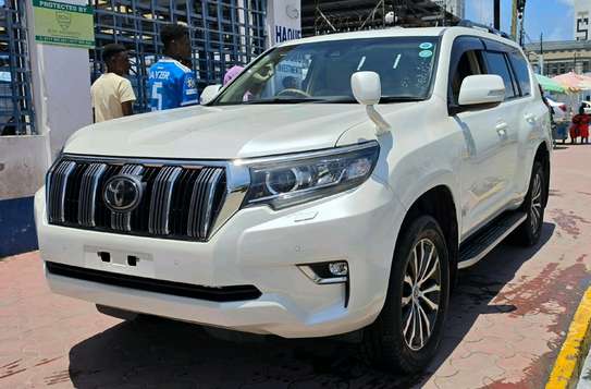 Toyota land Cruiser Prado TZ-G White 2019 image 3