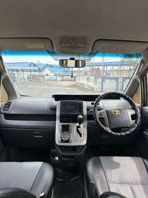Toyota Noah KCP image 4