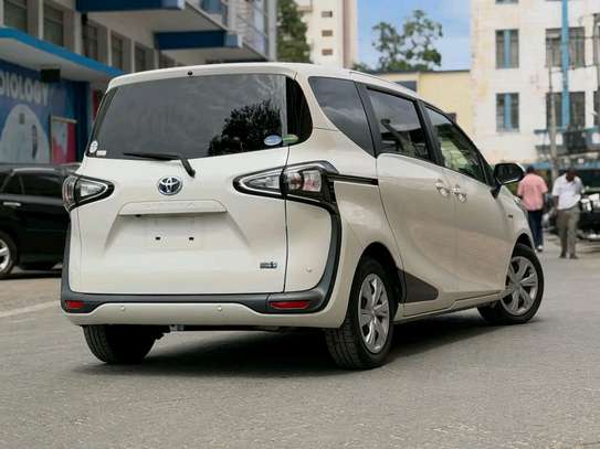 Toyota sienta hybrid 2020 image 9