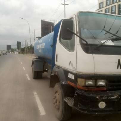 Mitsubishi water bowser image 3