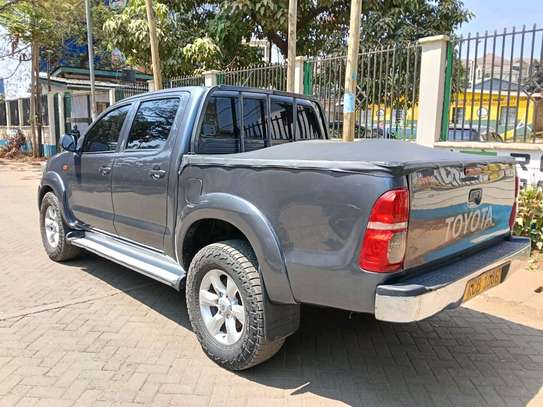 TOYOTA HILUX DOUBLE CAB MANUAL LOCALLY ASSEMBLED 2014 MODEL. image 3