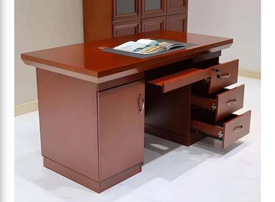 Office Desks: Modern 1400mm Executive Home Office Desk image 3