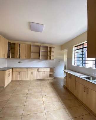 5 Bed Townhouse with En Suite in Lavington image 5