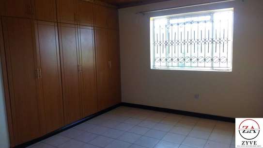 3 Bed Apartment with En Suite in Thome image 7