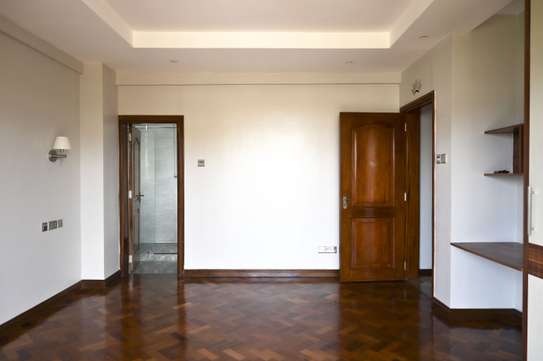 4 Bed Apartment with En Suite in Riverside image 35