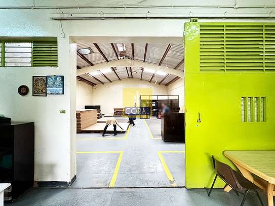 7,500 ft² Warehouse with Parking in Industrial Area image 15