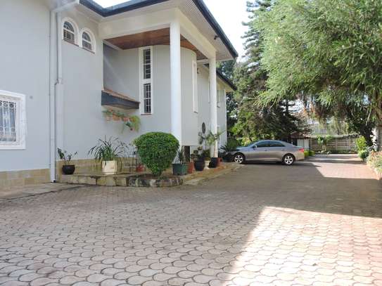 5 Bed Villa with En Suite at Red Hill Drive image 16