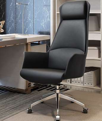 Office Chair: Faux Leather Director's Classic Chair image 6