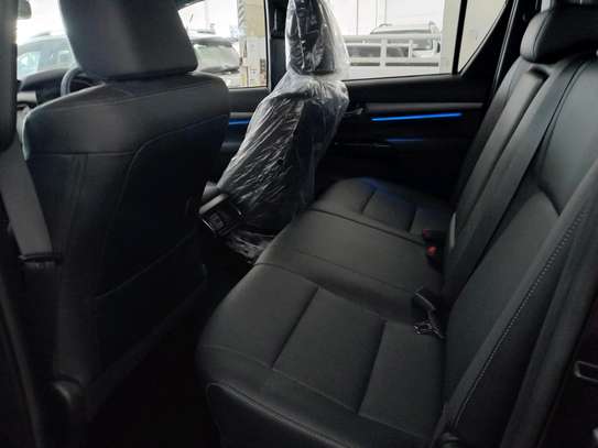 Toyota hilux double cabin black image 1