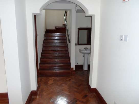 4 Bed Townhouse with En Suite at Kilimani image 3