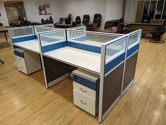 Modern office working station image 2
