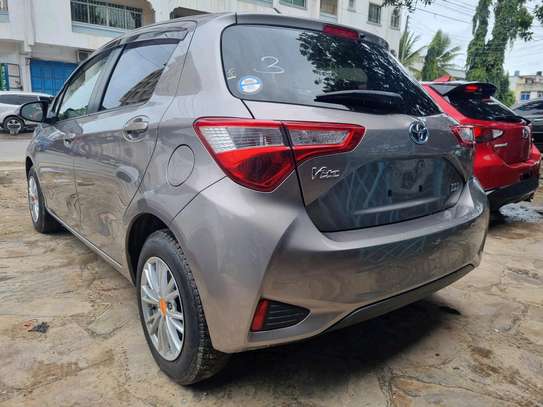 Toyota Vitz hybrid grey 2018 2wd image 10