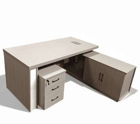 Office Desk: 1600mm Long Corporate Work Desk image 4
