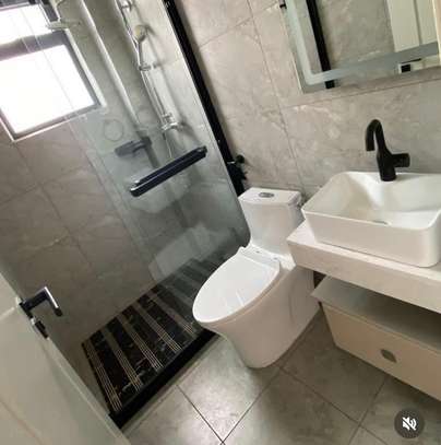 3 bedroom apartment all ensuite with Dsq image 1