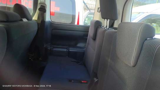 Toyota Noah gold 2018 2wd image 7