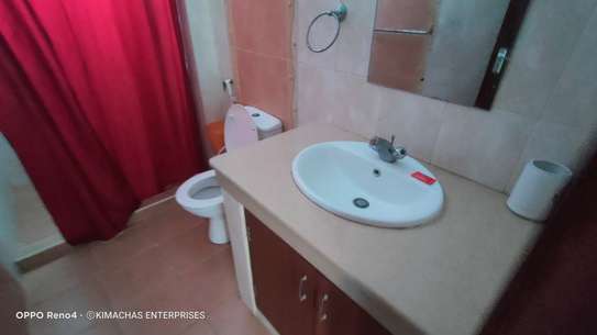 Serviced 1 Bed Apartment with En Suite at Links Road image 5
