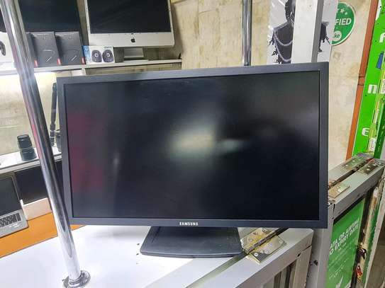 Samsung 28inch 1080 FHD monitor with Hdmi, Vga, RcA inputs. image 3