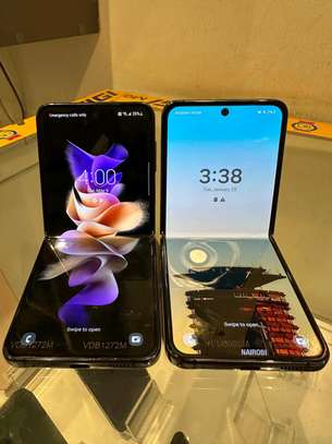 Samsung Galaxy Z Flip4 image 3
