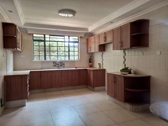 4 Bed House with En Suite in Rosslyn image 12