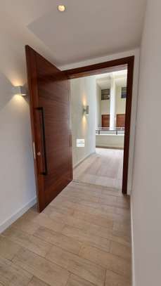 4 Bed House with En Suite in Runda image 3