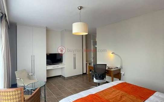 Serviced 3 Bed Apartment with En Suite in Kilimani image 9