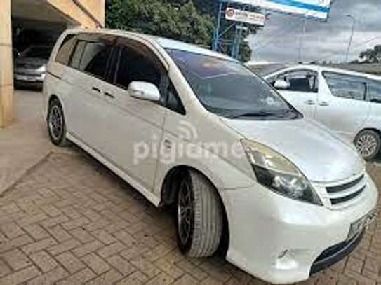 7 seater Isis For Hire in Nairobi image 1