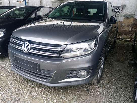 Volkswagen Tiguan Grey car image 4