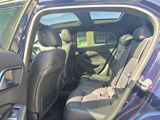 Mercedes-Benz GLA 220 image 6