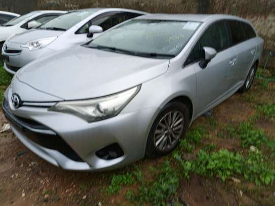 Toyota Avensis silver image 1