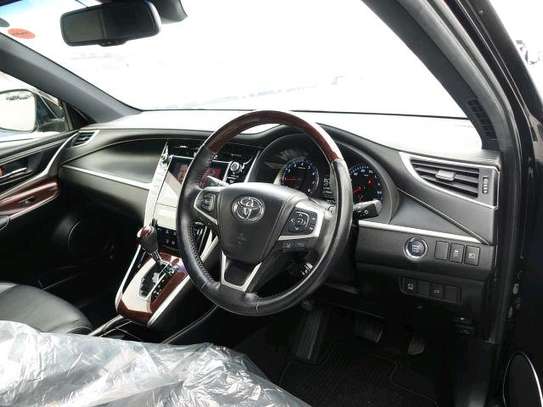 TOYOTA HARRIER WITH SUNROOF image 14