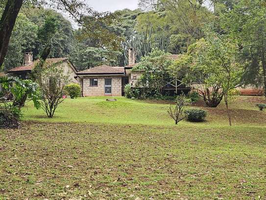 3 Bed House with En Suite in Lavington image 3