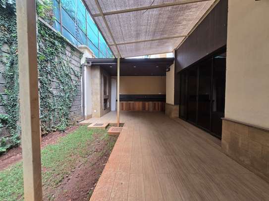 5 Bed House with En Suite in Lavington image 4