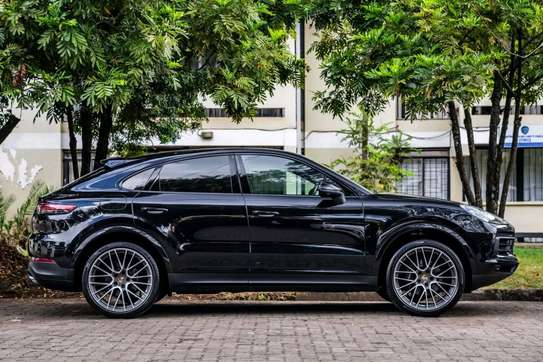 2020 Porsche Cayenne coupe image 3
