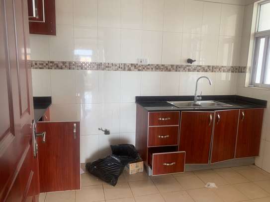 2 bedroom apartment master Ensuite available image 9