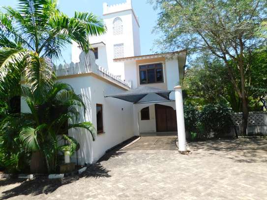 4 Bed Townhouse with Swimming Pool in Nyali Area image 4