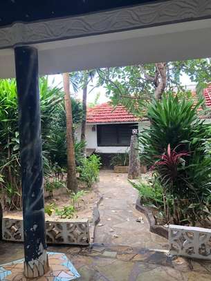 5 Bed Villa with En Suite in Malindi image 25