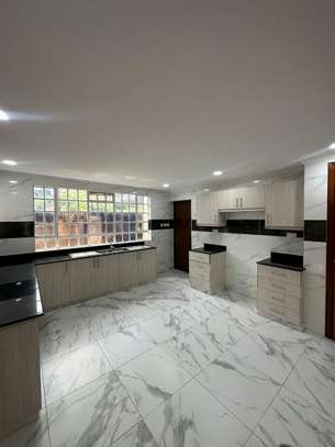 5 Bed Townhouse with En Suite in Lavington image 4