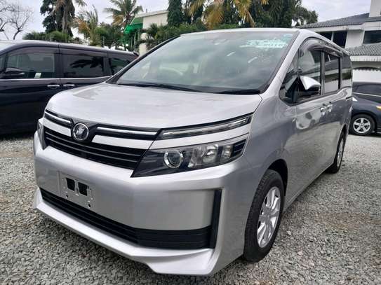 Toyota Voxy silver 2016 2wd image 1