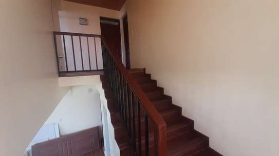 4 Bedroom All Ensuite Maisonette with SQ image 12